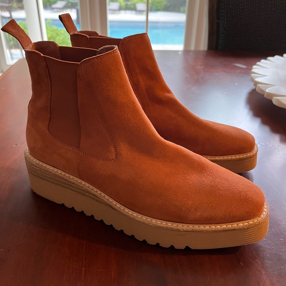 Silent D booties